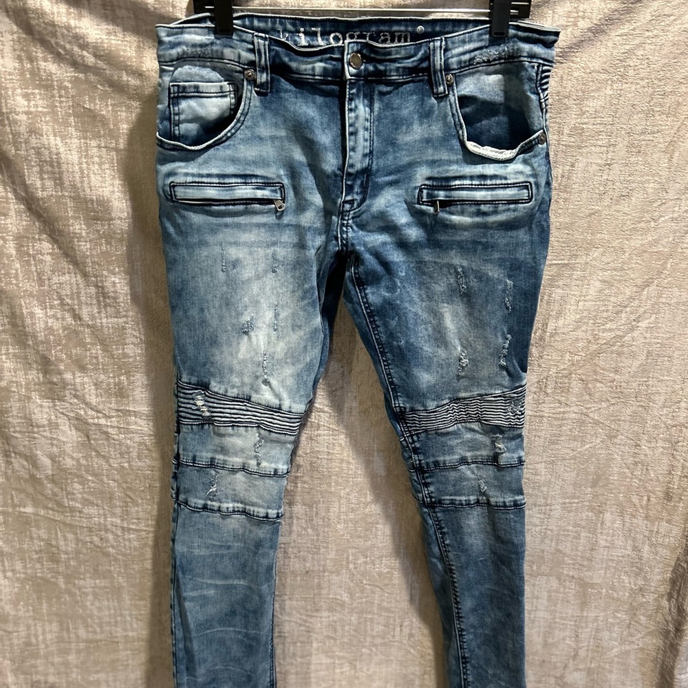 Nice relaxed everyday medium washed blue jean